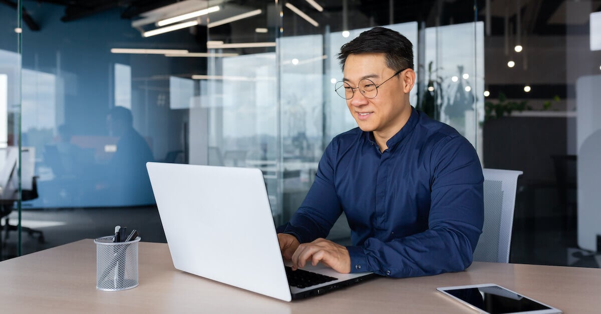 A seller sits at his computer, testing AI prompts for his prospecting outreach